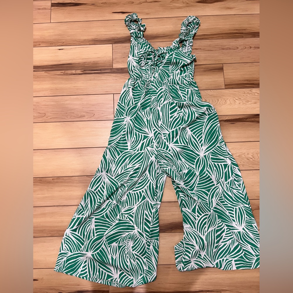 Women’s Spring green Jumpsuit Sz Small